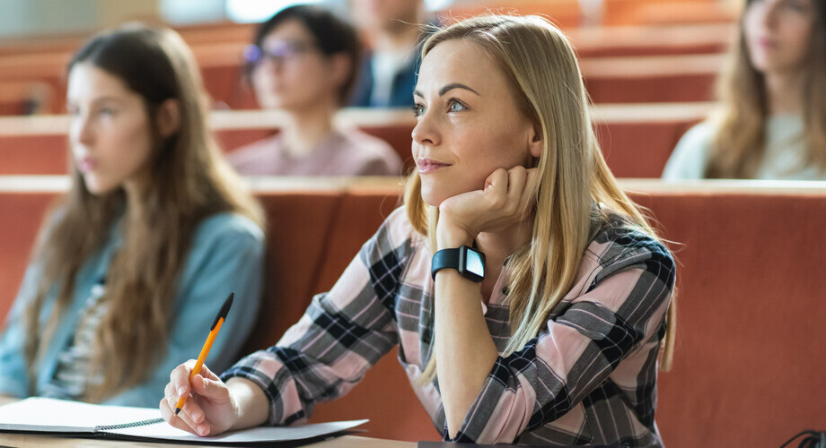 Your own child's studies as company expenses? The tax office says: it's possible